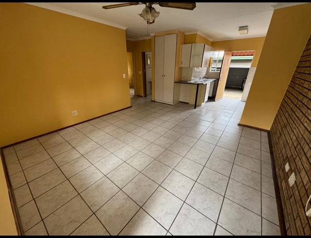 2 BEDROOM TOWNHOUSE FOR SALE IN GLEN MARAIS